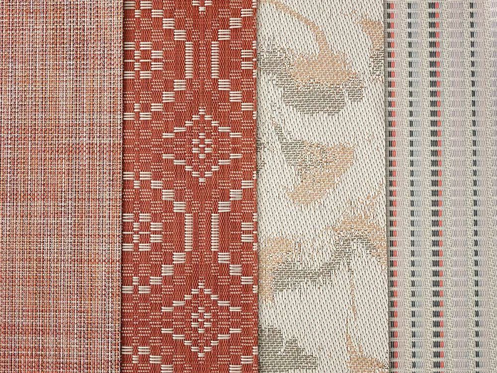 チルウィッチテーブルランナーのレッド＆ピンク