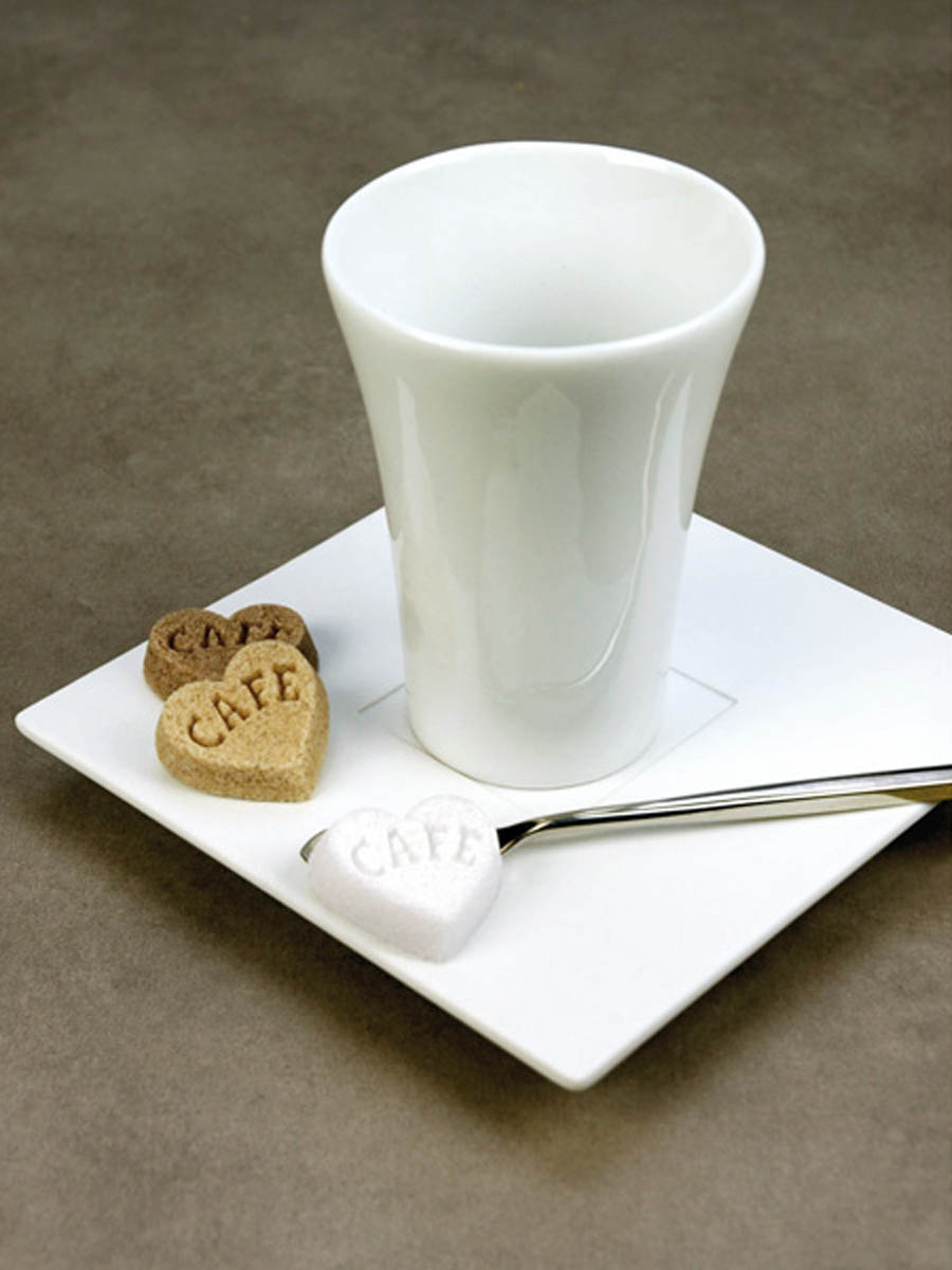 ハート型にCAFEと刻印されたおしゃれな角砂糖