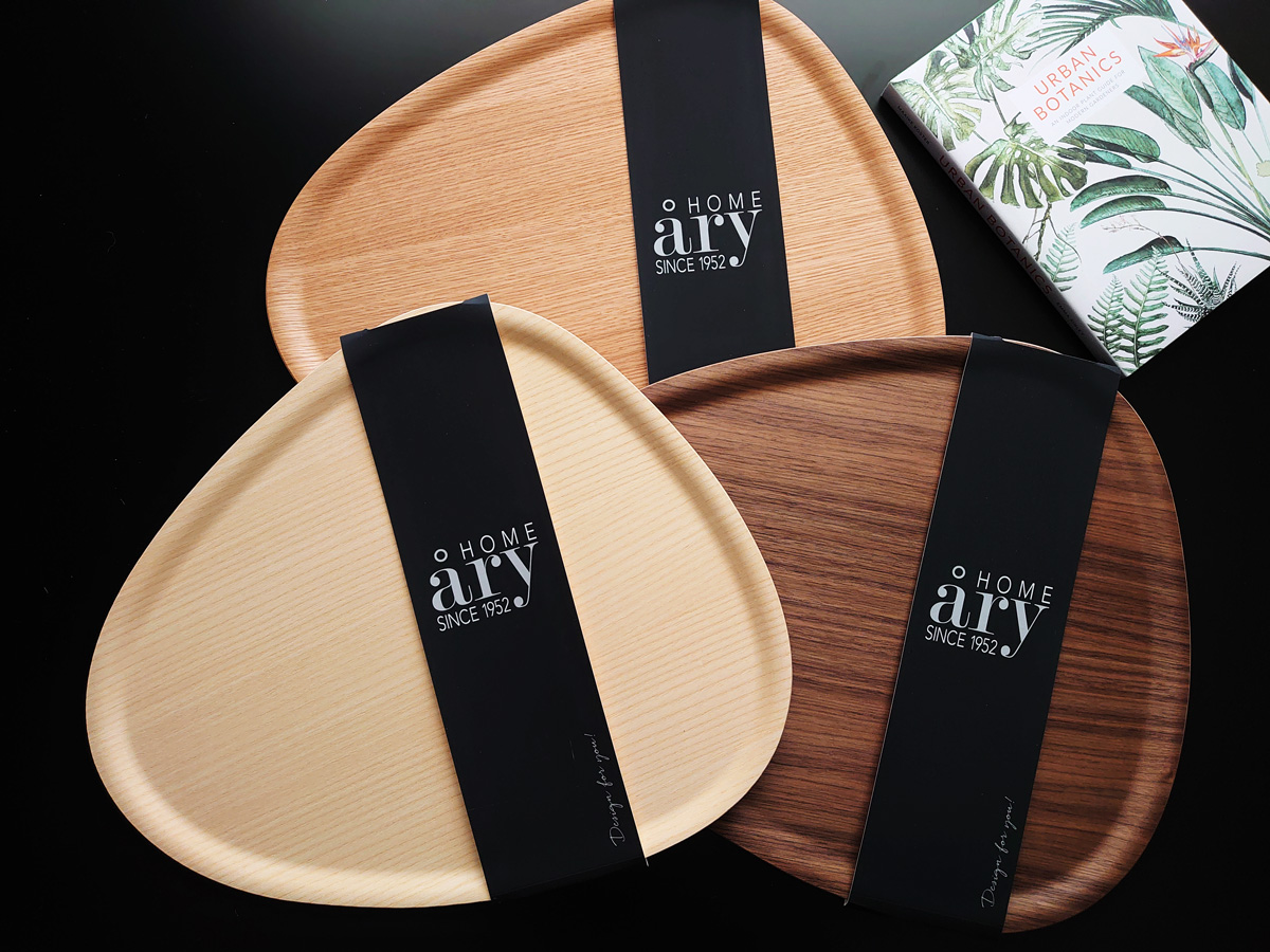 木目が美しいスウェーデンのaryトレー