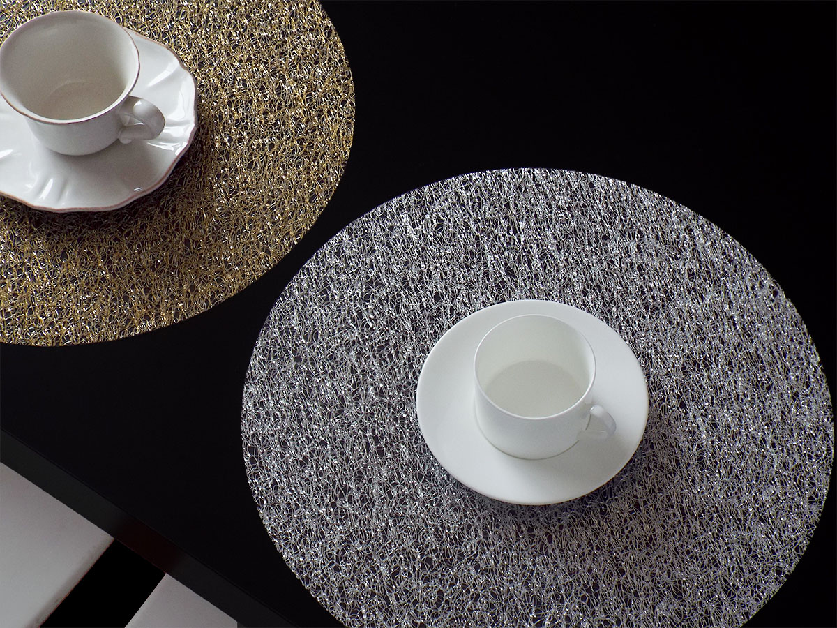 チルウィッチのメタリックレース柄