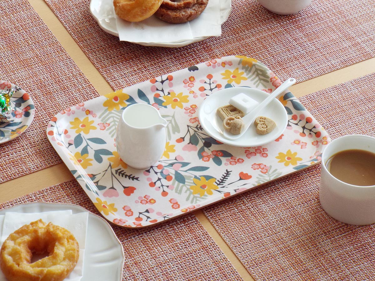 北欧デザインのトレー