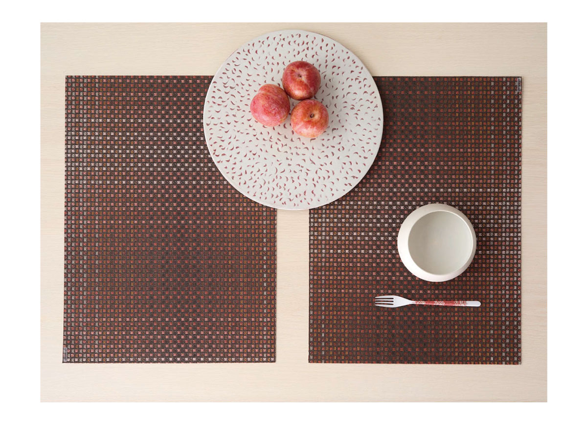 チルウィッチ 2025年春の新作 パレード柄　レーズン色 ランチョンマット