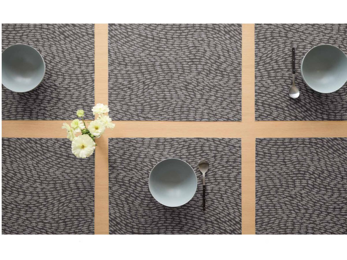 チルウィッチ 2026年春の新作 フラッター柄　グレー ストーム色 ランチョンマット