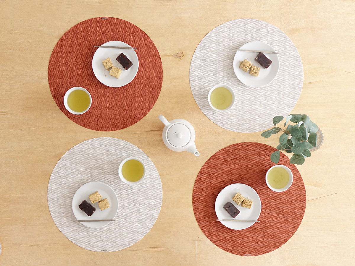青の円形ランチョンマット　緑茶　カフェ　チルウィッチ