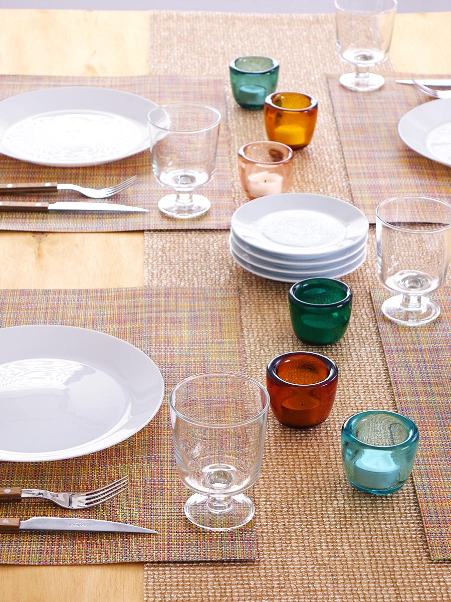 ラティスゴールドのランナーとマルチカラーのランチョンマットのコーディネート