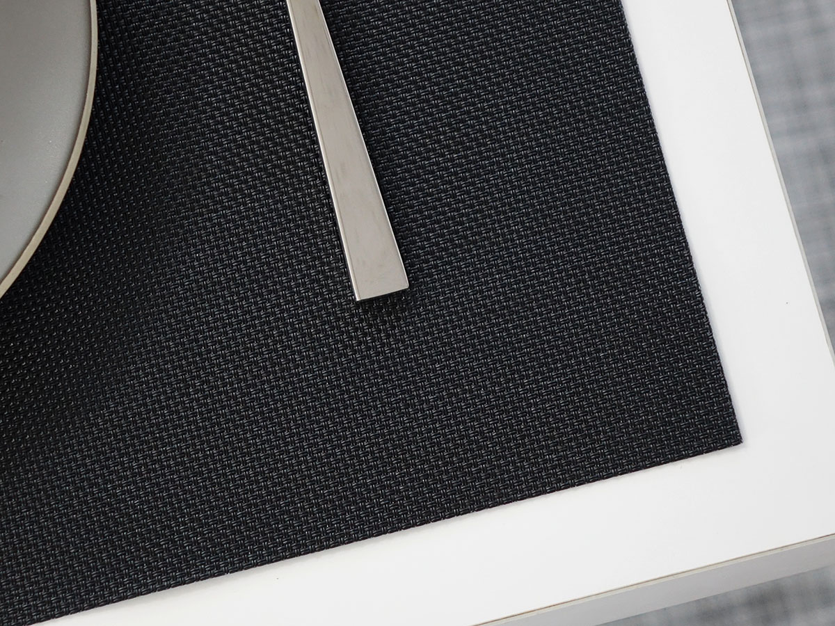 チルウィッチのミニバスケットウィーブ柄のブラックのランチョンマット