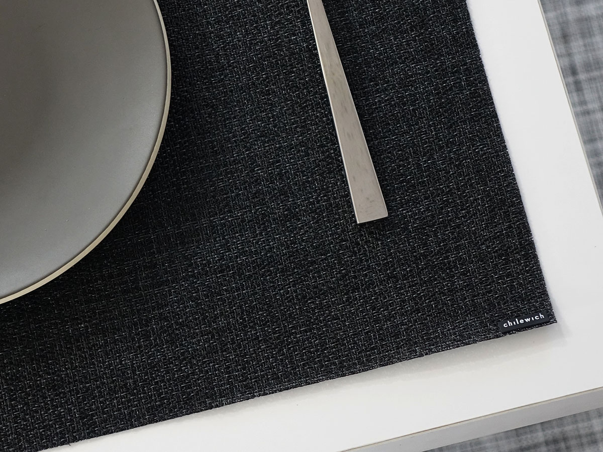 チルウィッチのブークレ柄の黒のランチョンマット　ツイードようなテクスチャー