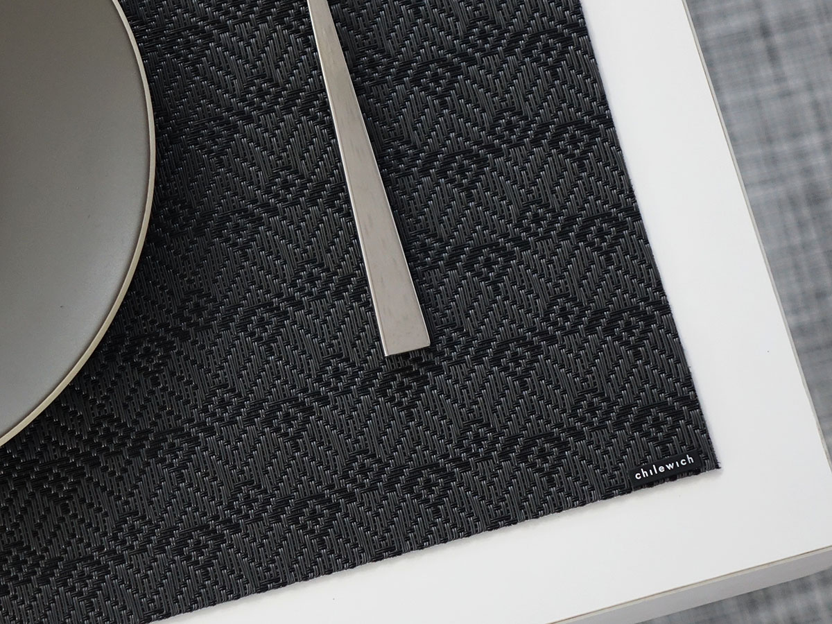 チルウィッチの扇柄の連続模様　スウィング柄　ブラック色