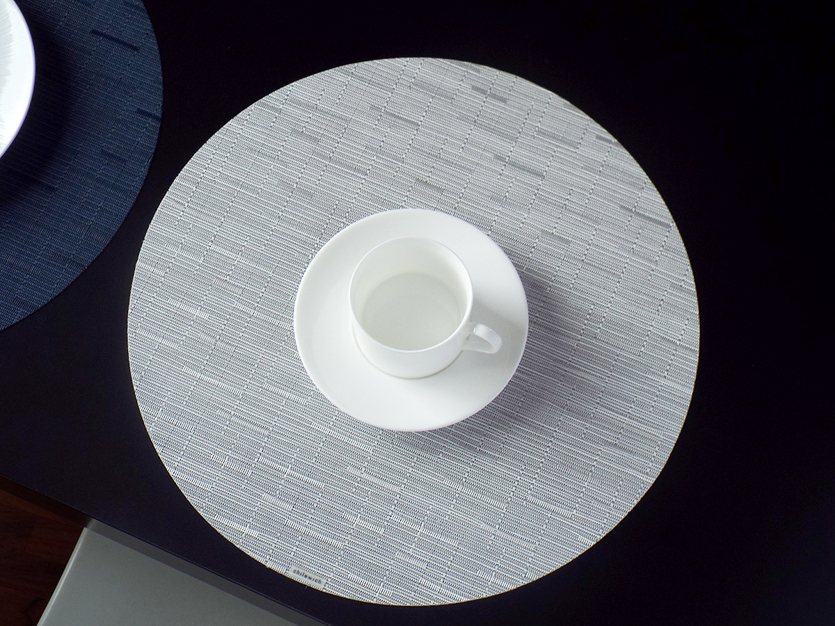 オリエンタルな竹柄のライトグレーのランチョンマット