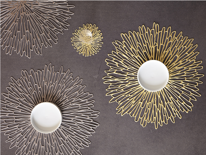 チルウィッチ・ランチョンマットのブルーム柄シルバー色