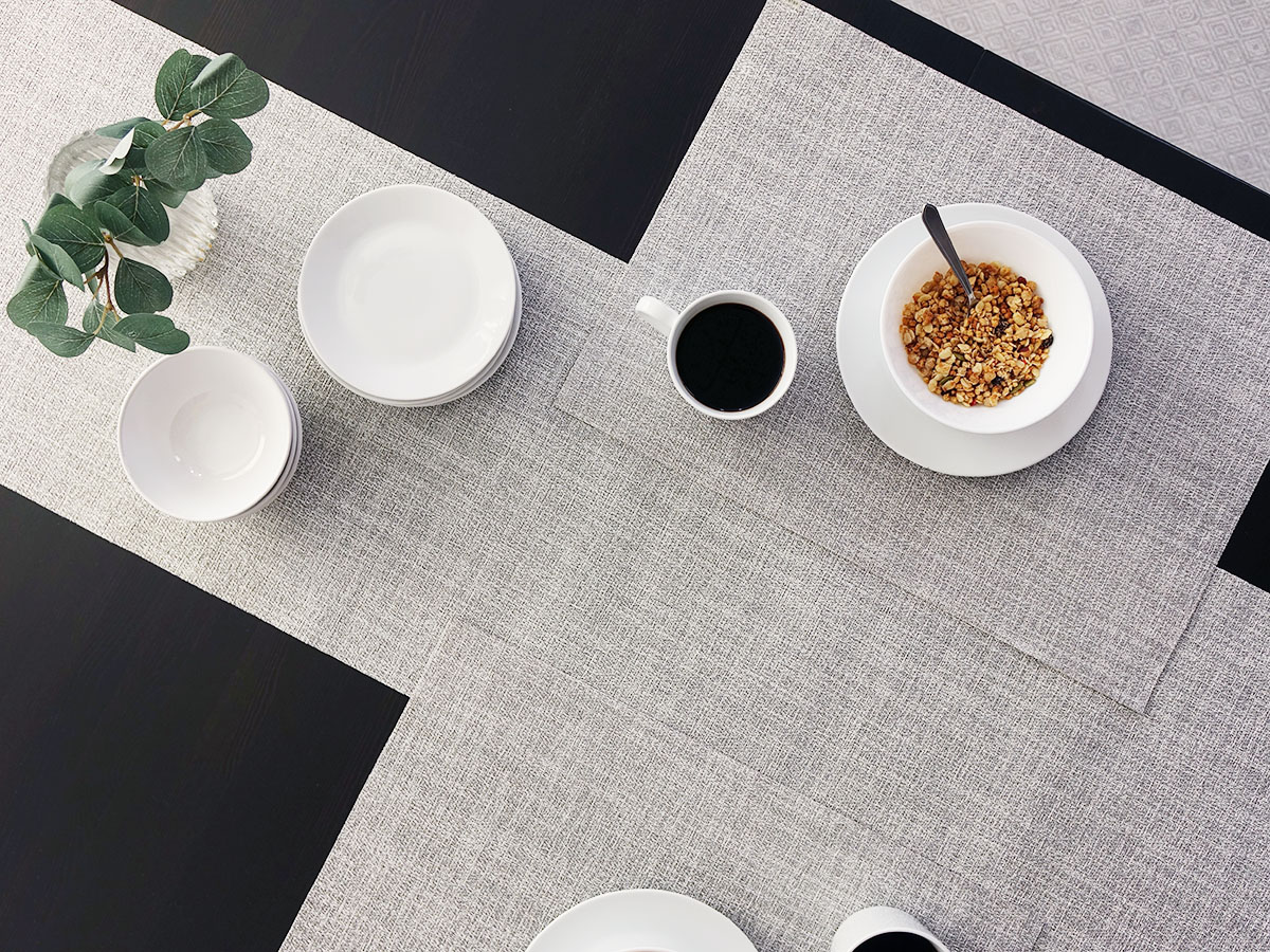 シンプルなライトグレーのツイードのテクスチャーのランチョンマット