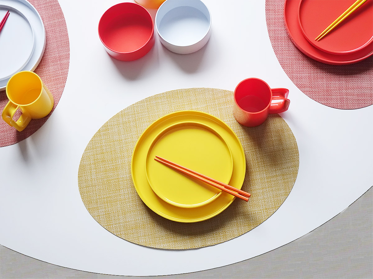 チルウィッチの黄色の楕円形のランチョンマット　黄色とオレンジのHellerのメラミンプレート皿