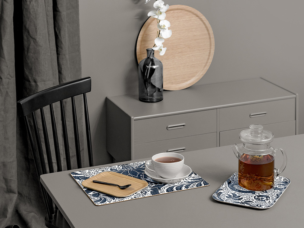 ウィリアムモリスのトレイを使用したティータイム