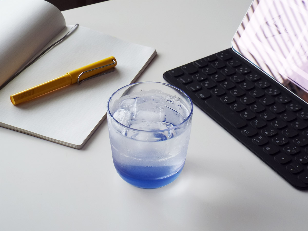 アイスコーヒーでも水滴がでにくいトライタンのタンブラーグラス