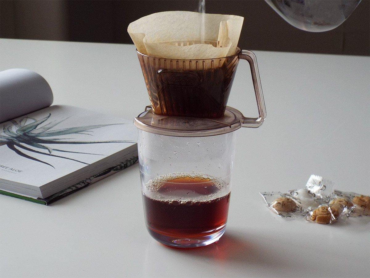 ホットコーヒーも淹れられるトライタンのタンブラーグラス