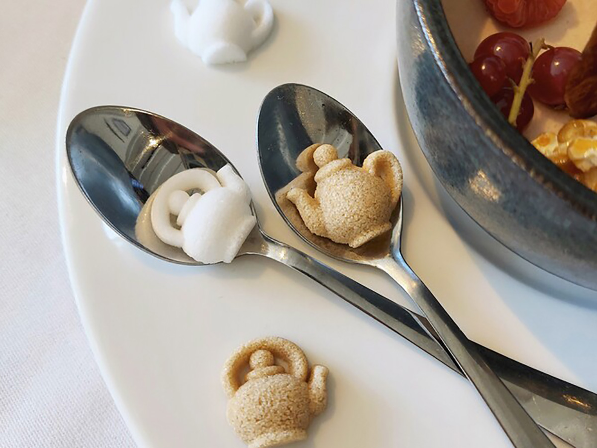 おしゃれなティーポットの角砂糖