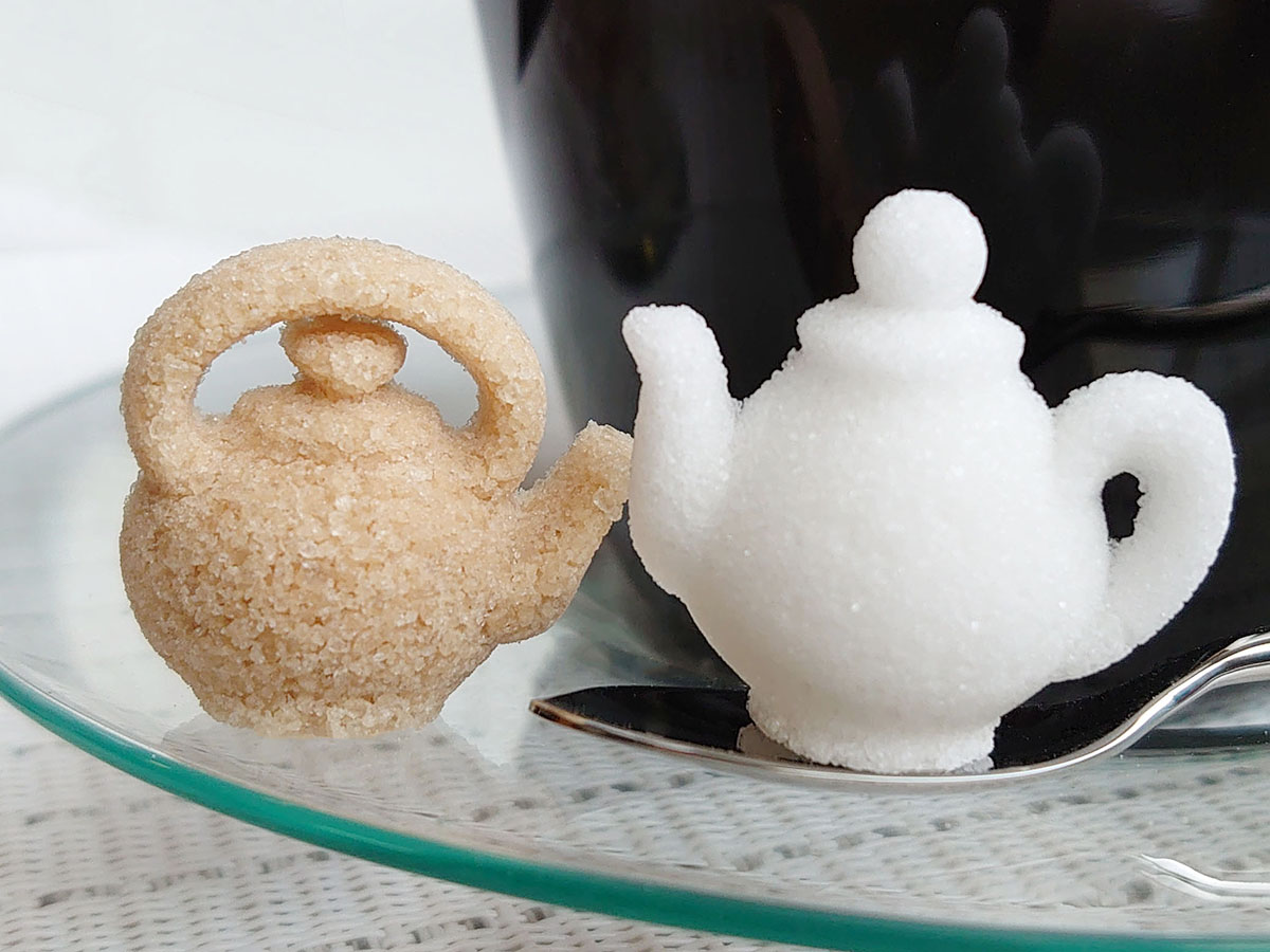 おしゃれなティーポットの角砂糖