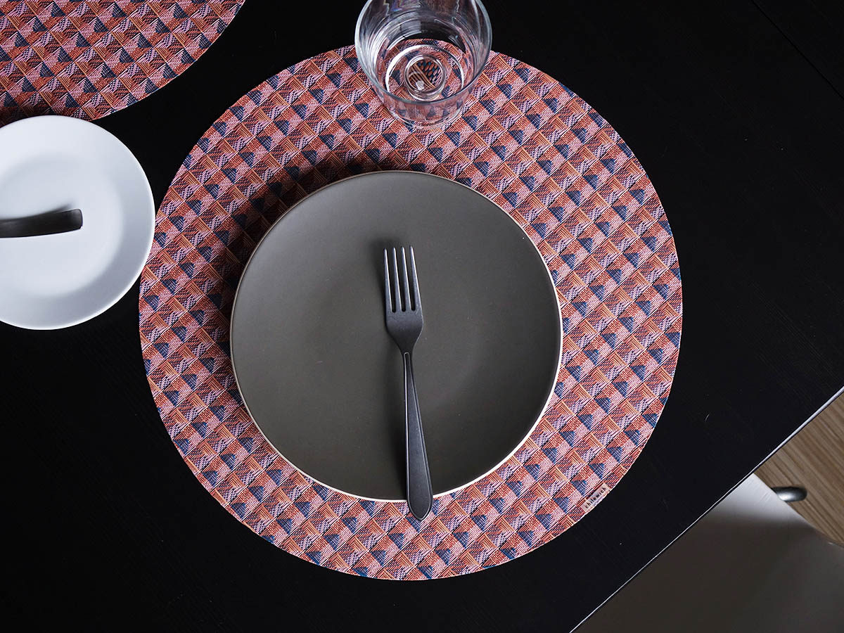 チルウィッチのランチョンマット　クレーン柄　2025年秋冬新作　ラズベリー色