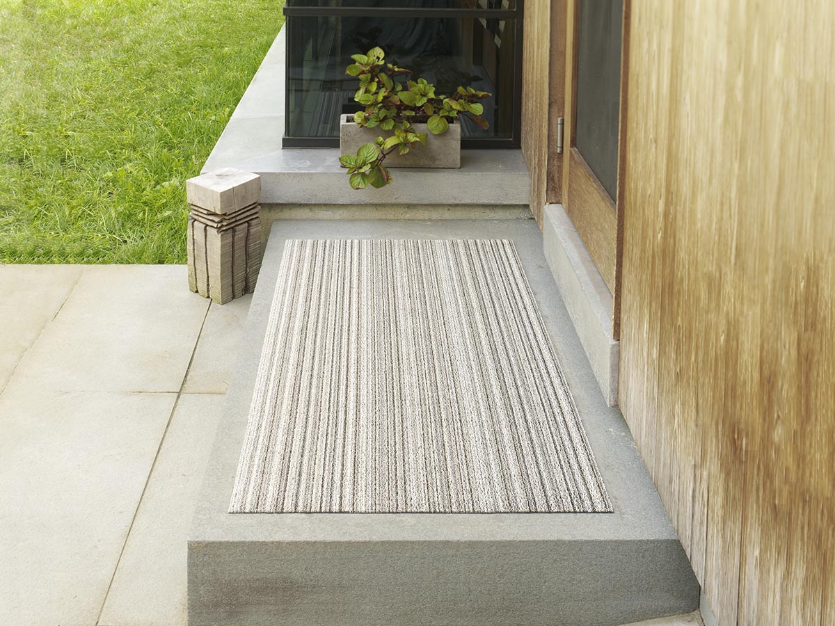 チルウィッチのグレイ色のシャグマット　スキニーストライプ柄バーチ色