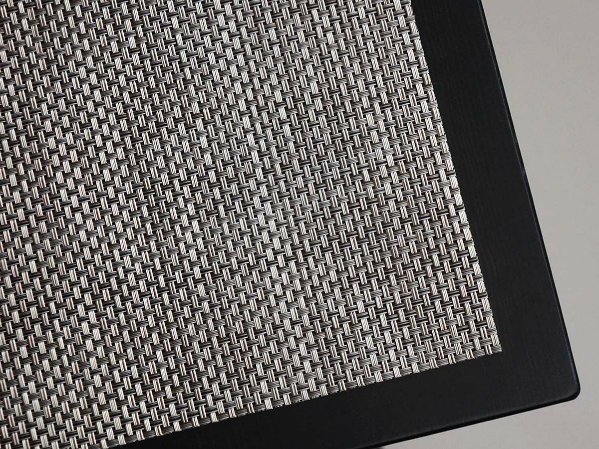 グレイとホワイトの平織りのランチョンマット