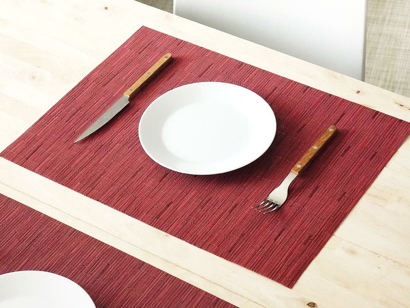 チルウィッチ・バンブーのクランベリー色のランチョンマット　