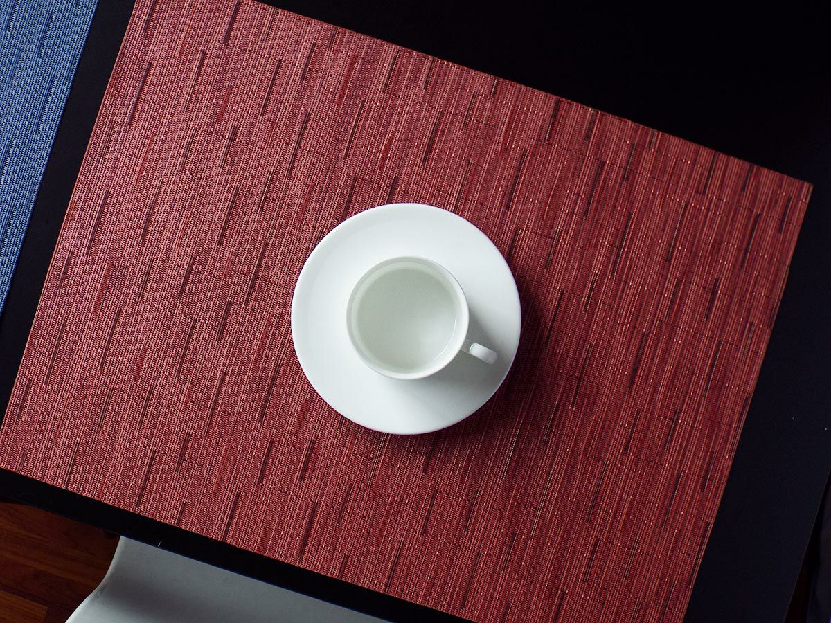 チルウィッチ・バンブーのクランベリー色のランチョンマット　