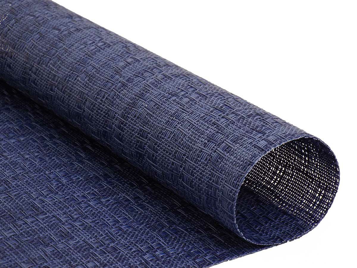 濃紺のレースの市松模様の楕円形のランチョンマット