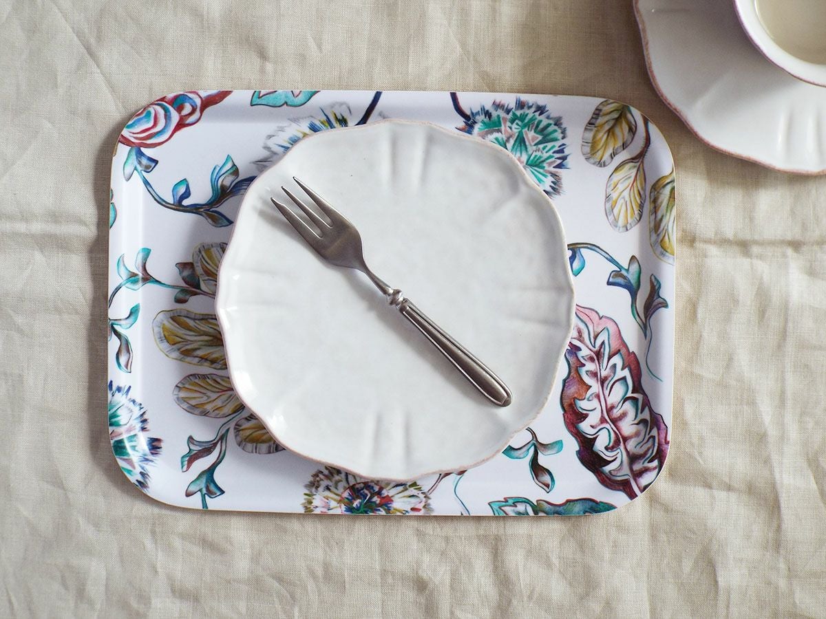 黄色と緑の花と草木のスウェーデンの木製トレー