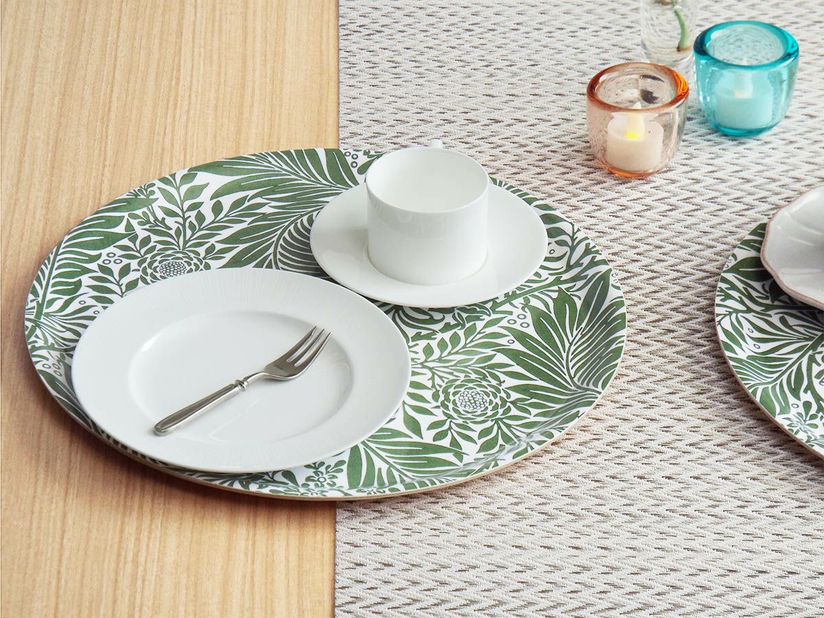 ウィリアムモリスの緑の草木柄のおしゃれに食事もできるも木製トレー