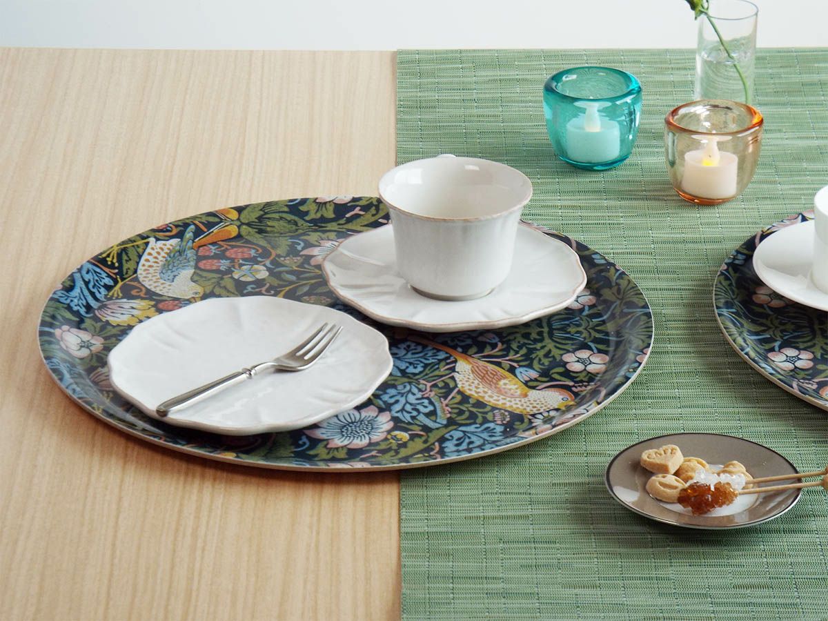 おしゃれに食事もできる木製トレー｜ウィリアムモリス・いちご泥棒