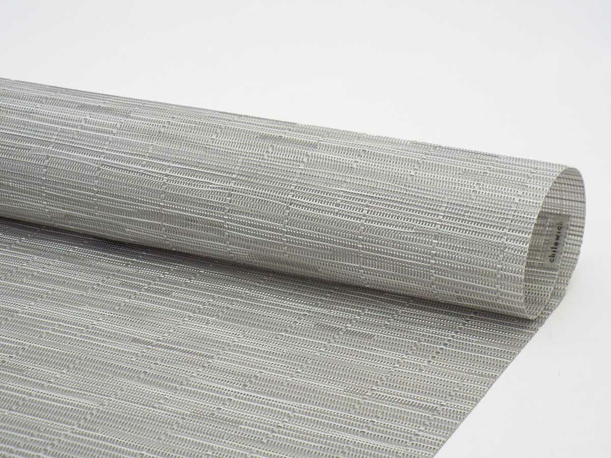 竹の節のようなストライプで透明感のあるシルバーのランチョンマット