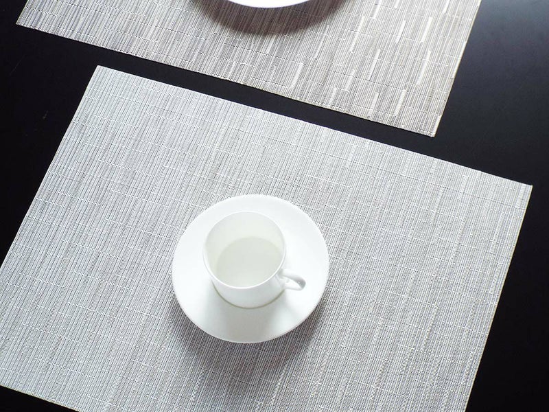 竹の節のようなストライプで透明感のあるシルバーのランチョンマット