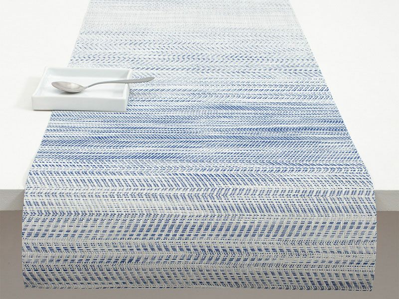 波模様のブルーのテーブルランナー