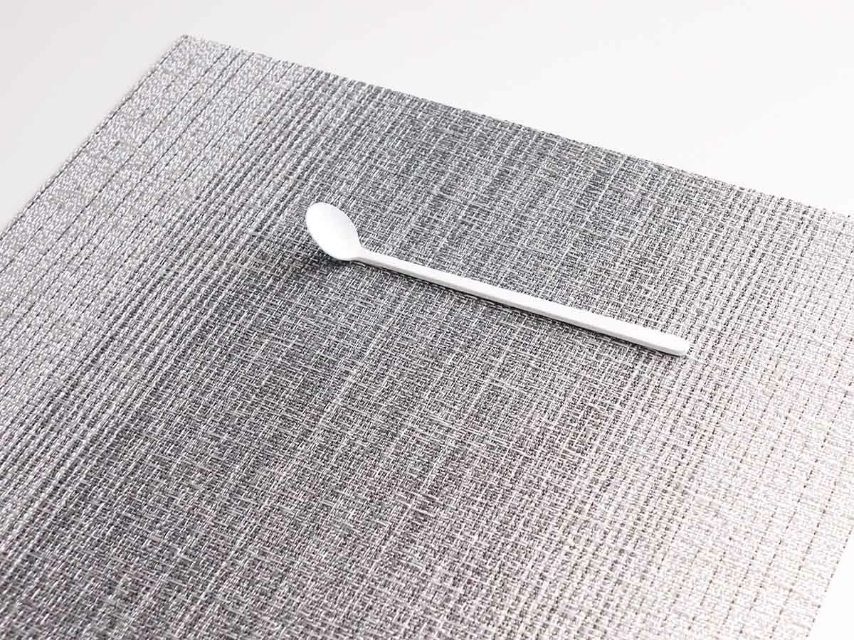 濃淡のグレイの絣のグラデーションのランチョンマット