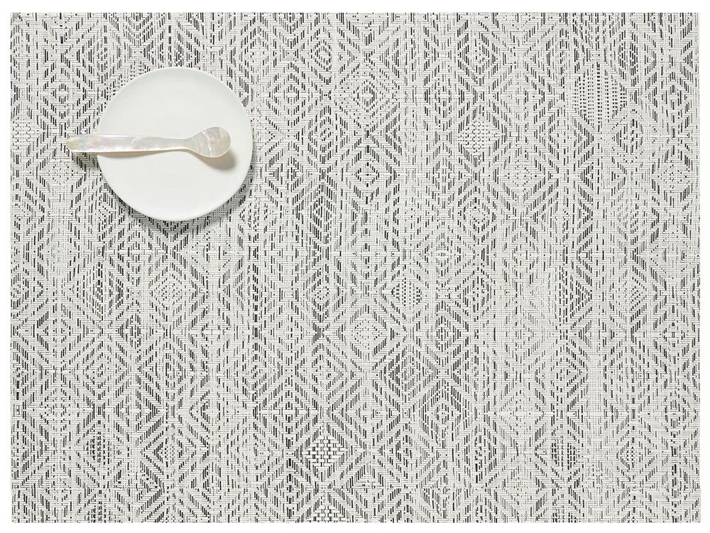 絣のダイヤモンドパターンのモノトーンのランチョンマット