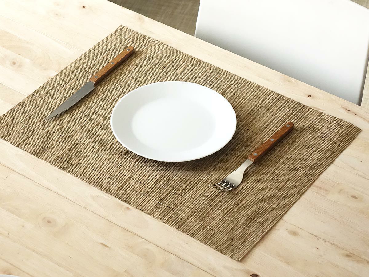 チルウィッチ・ランチョンマットのバンブー柄のキャメルブラウン色