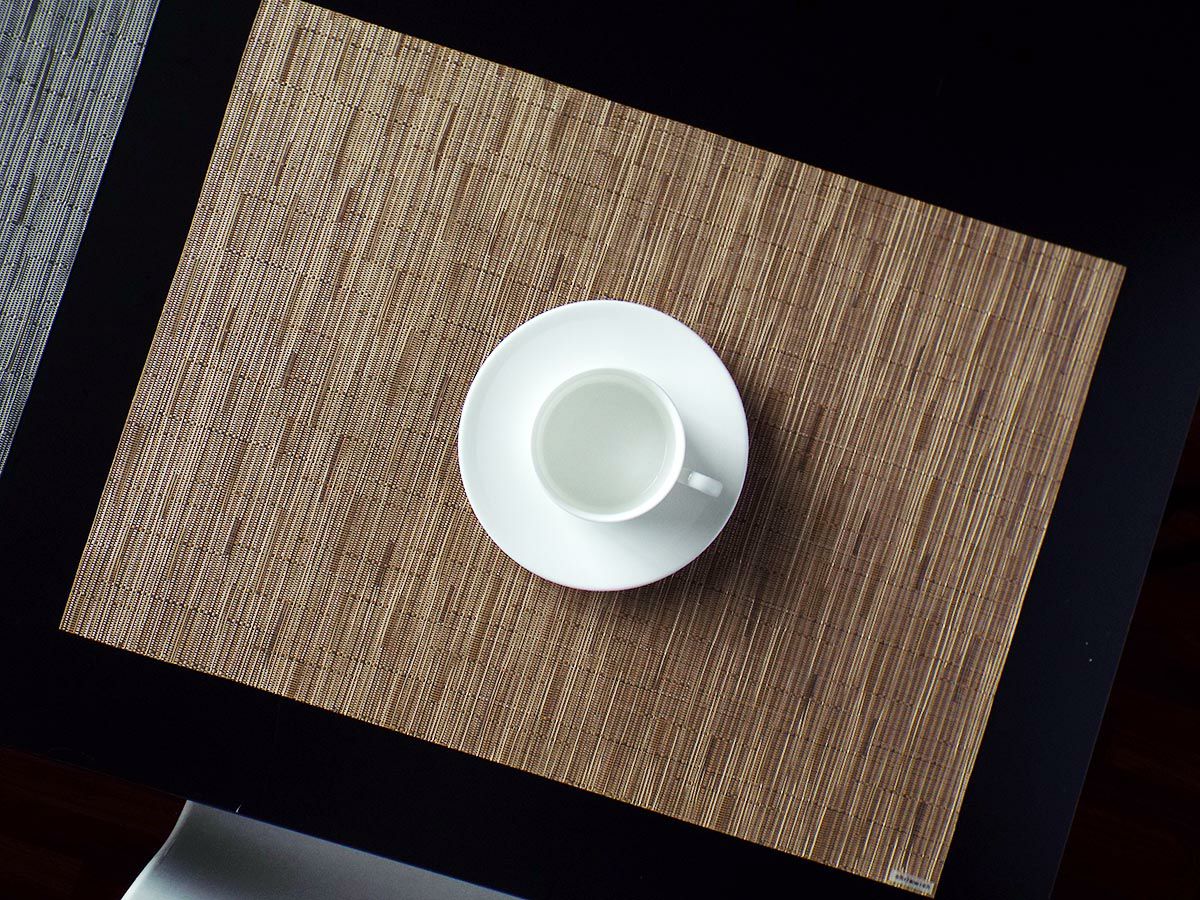 チルウィッチ・ランチョンマットのバンブー柄のキャメルブラウン色