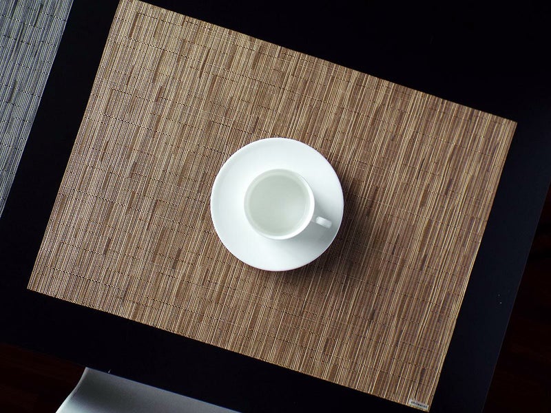 チルウィッチ・ランチョンマットのバンブー柄のキャメルブラウン色