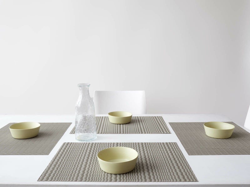 グレイのウネリのあるストライプのランチョンマット