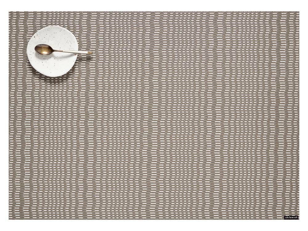 グレイのウネリのあるストライプのランチョンマット