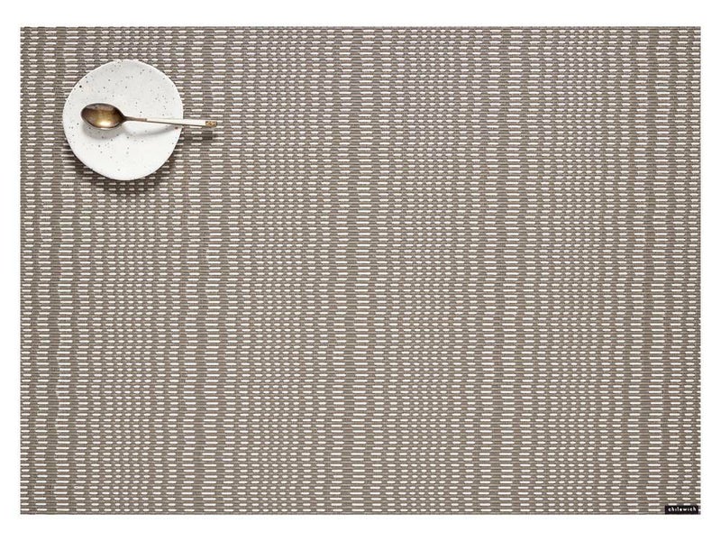 グレイのウネリのあるストライプのランチョンマット