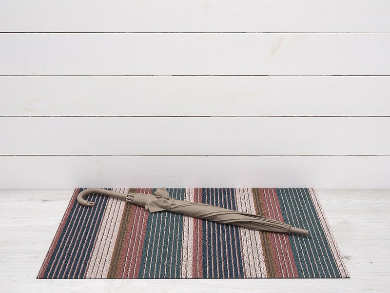 チルウィッチの玄関・キッチンマット　Pleat Stripe柄 Raspberr色