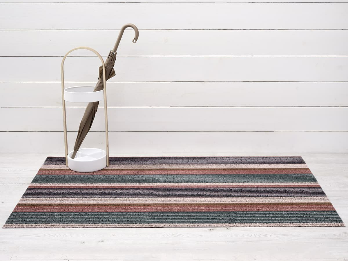 チルウィッチの玄関・キッチンマット　Pleat Stripe柄 Raspberry色